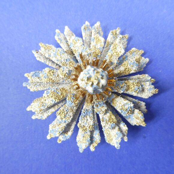 Coro Textured Flower Brooch Vintage Blue Gold Pin - Picture 1 of 11